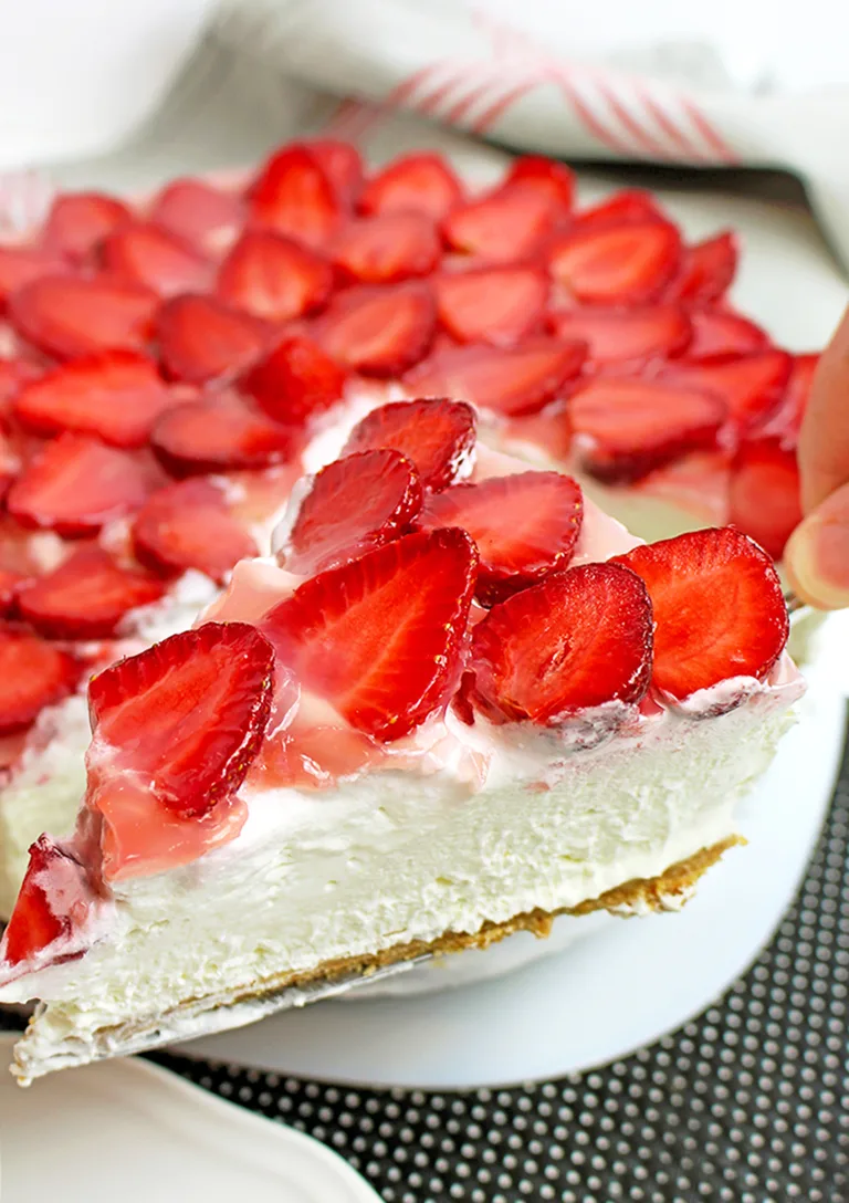 No Bake Strawberry Cheesecake