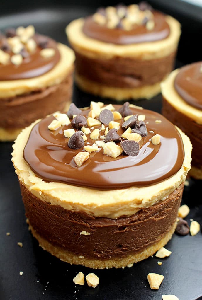 we have an awesome dessert for you – No Bake Chocolate Peanut Butter Mini Cheesecake ♥