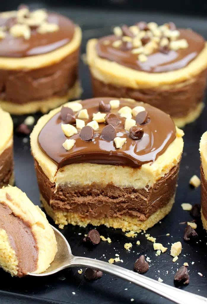 we have an awesome dessert for you – No Bake Chocolate Peanut Butter Mini Cheesecake ♥