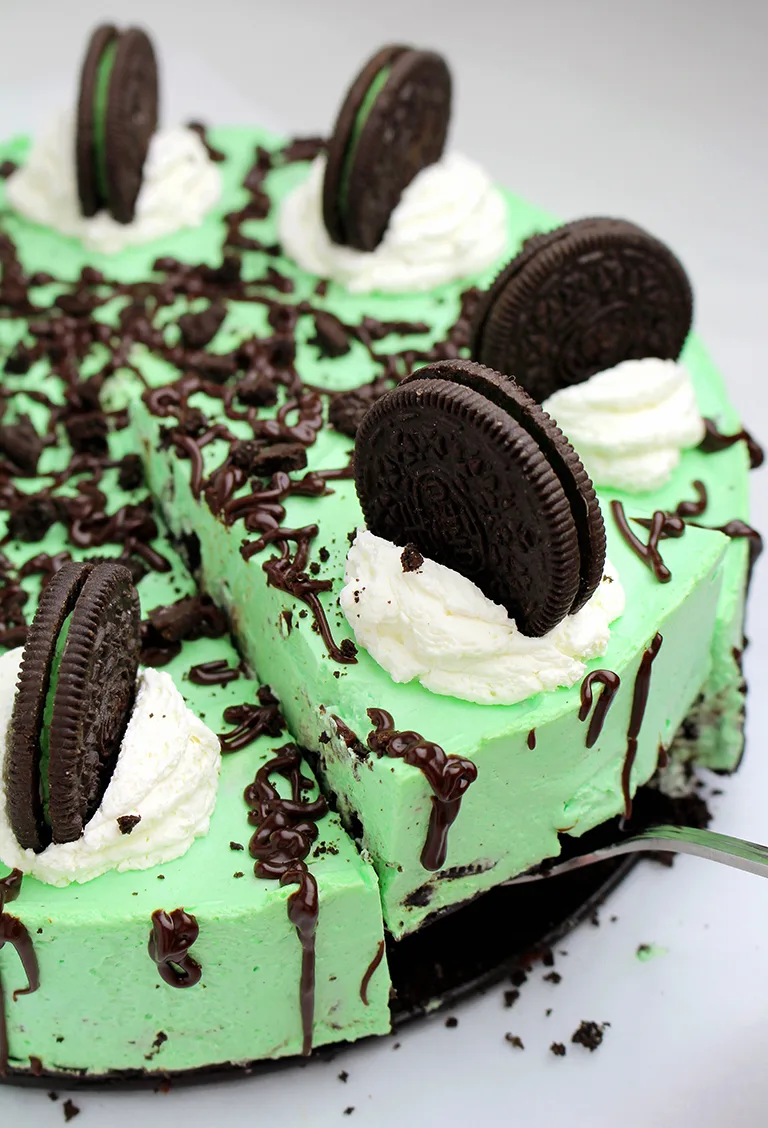 IMG_3079 Easy No Bake Oreo Mint Cheesecake