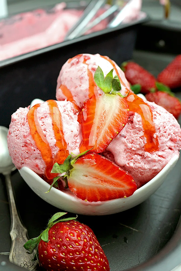 Easy Homemade Strawberry Ice Cream