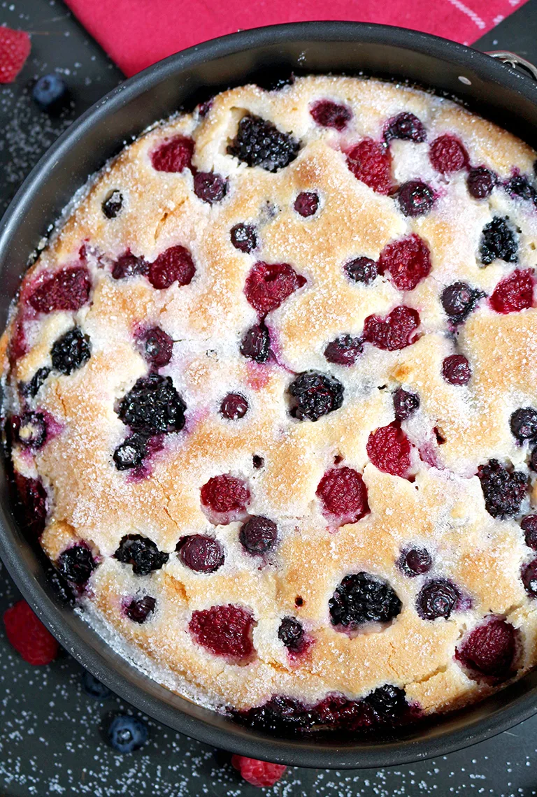 Easy Fresh Berry Cream Cake