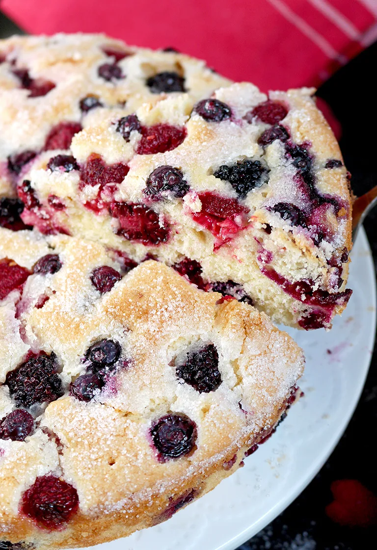 Easy Fresh Berry Cream Cake