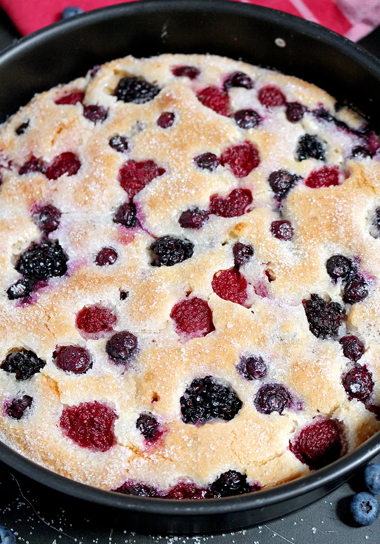 Easy Fresh Berry Cream Cake