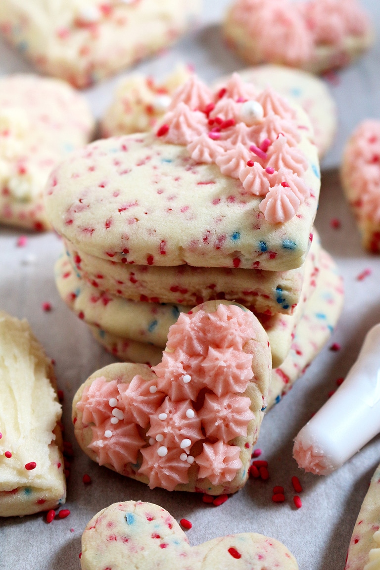 These crunchy funfetti sugar cookies with vanilla butter cream frosting are the right combination to make the best sugar cookies for this special day.