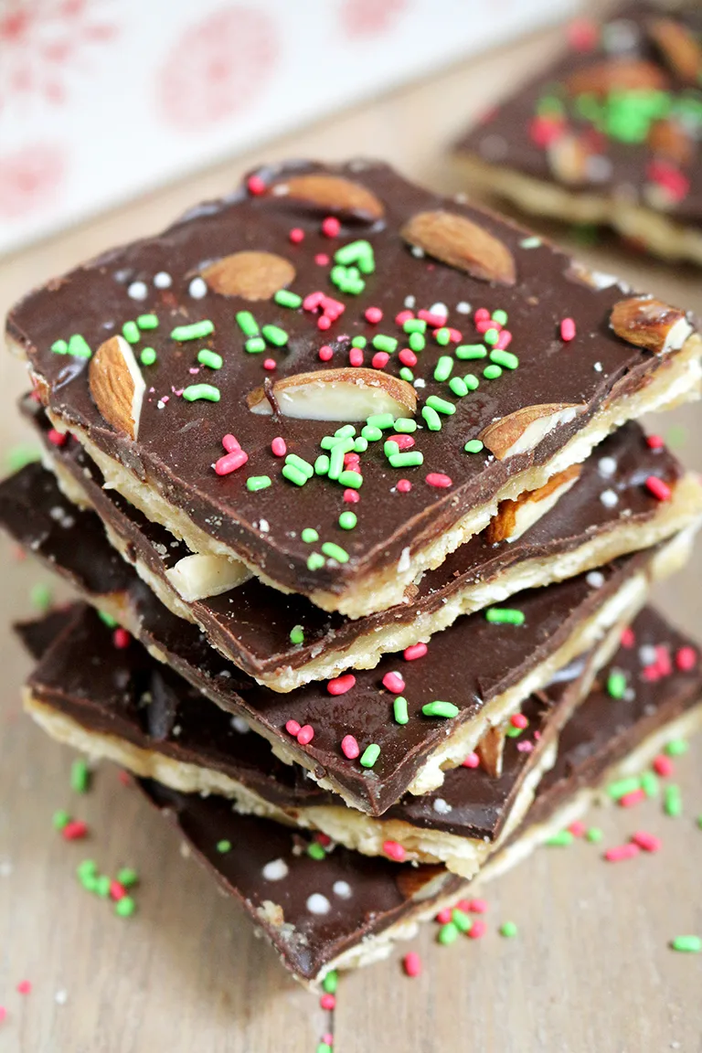 Easy Christmas Crack Saltine Toffee is a perfect crunchy Christmas treat. It‘s a last minute dessert for all those who don‘t have enough time for preparing holiday desserts.