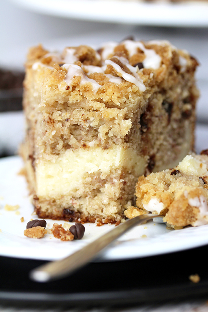 This Cheesecake Banana Bread Crumb Cake is a rich banana cake filled with cheesecake and crumb topping on the top. Start your day with this dessert and a cup of coffee or tea ?