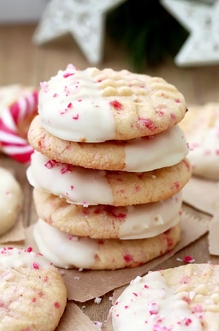 White Chocolate Dipped Candy Cane Sugar Cookies – delicious sugar cookies, just perfect for Christmas. They are easy to make and melt in your mouth. HO HO HO.. Christmas is coming and that makes me so happy.