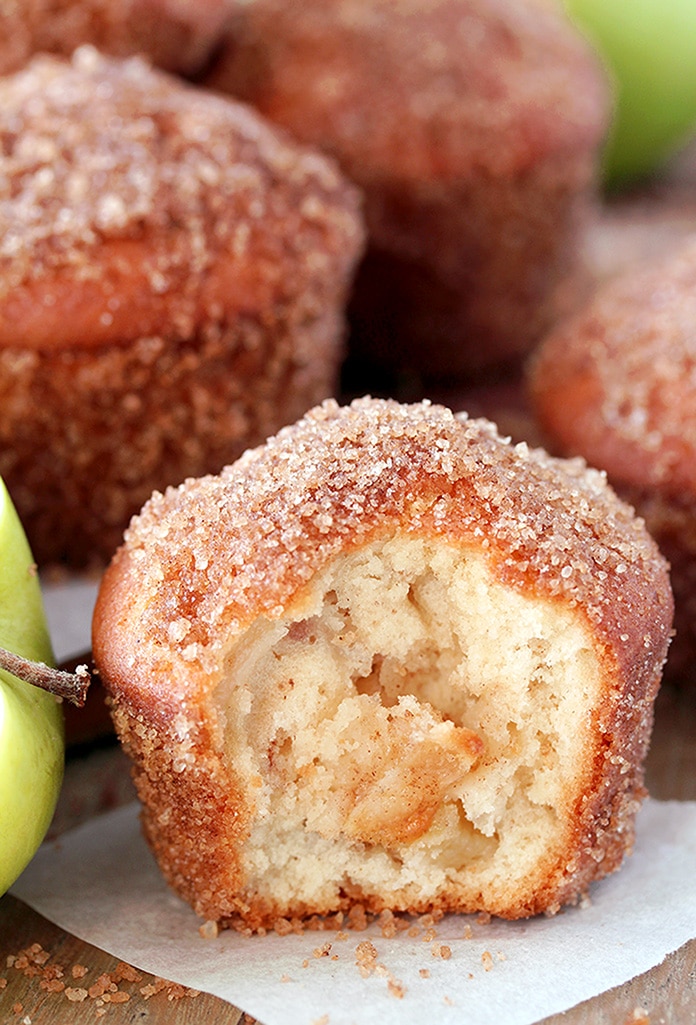Cinnamon Sugar Apple Muffins – soft muffins full of juicy apples, coated in brown sugar and cinnamon, make a perfect breakfast. It´s a right recipe at a right time – ideal for apple season.