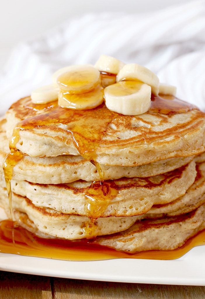 What do you need to prepare banana pancakes? Mashed bananas, eggs, unsalted butter, buttermilk, vanilla extract, all purpose flour, light brown sugar, baking powder, baking soda, salt, ground cinnamon, ground nutmeg. If you don´t have buttermilk, you can easily make it yourself: pour 2 tablespoons of lemon or white vinegar into 2 cups of milk. Stir gently and leave at a room temperature for 5-10 min. When it´s ready to be used, the milk will have small condensed pieces. 