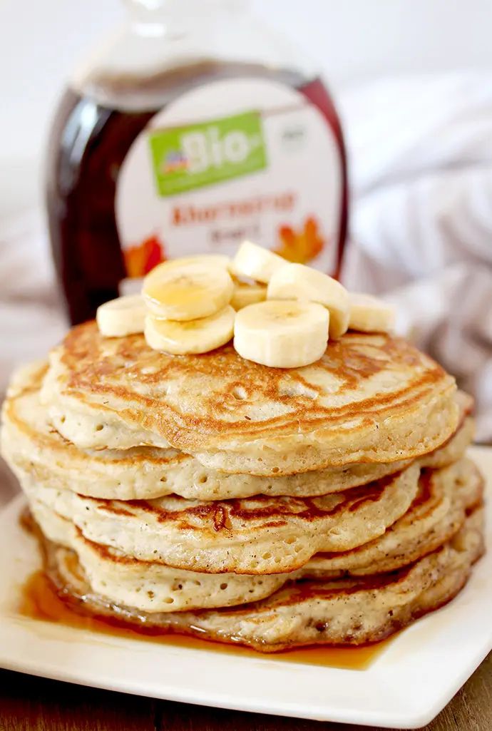 How to make perfect, homemade fluffy Banana Pancakes? It´s actually really quick and easy. For this recipe, you´ll need a couple of simple ingredients that can be found in every kitchen. Take some time to prepare a delicious breakfast and make your weekend complete.