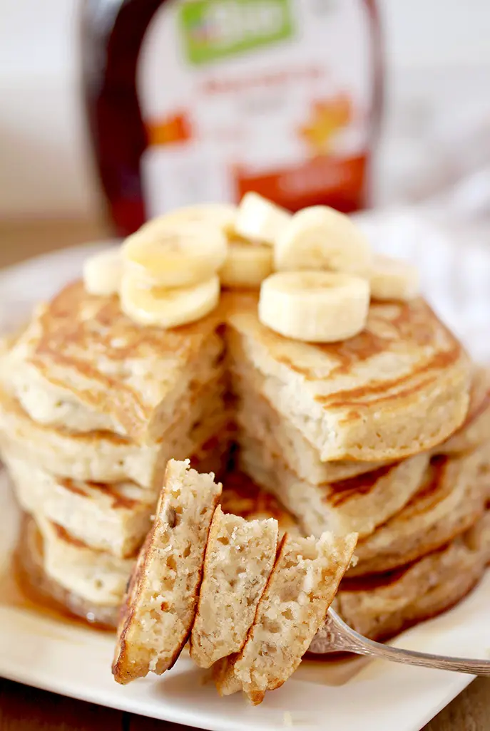 How to make perfect, homemade fluffy Banana Pancakes? It´s actually really quick and easy. For this recipe, you´ll need a couple of simple ingredients that can be found in every kitchen. Take some time to prepare a delicious breakfast and make your weekend complete.