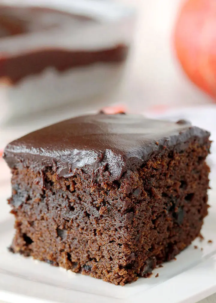 Easy Chocolate Pumpkin Cake With Chocolate Ganache – this extra moist chocolate, pumpkin cake, topped with chocolate ganache is a perfect fall treat.