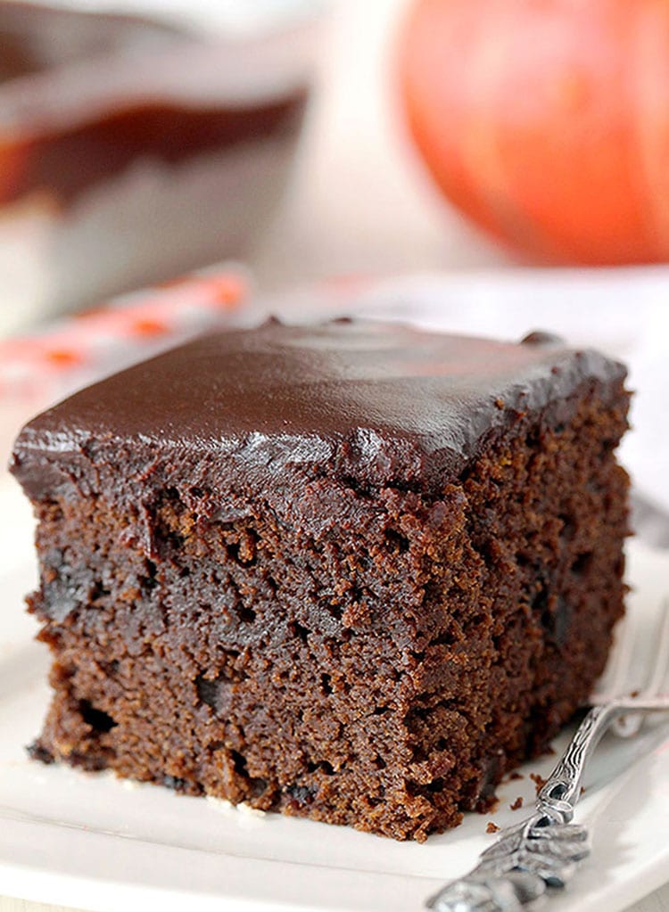 Easy Chocolate Pumpkin Cake With Chocolate Ganache – this extra moist chocolate, pumpkin cake, topped with chocolate ganache is a perfect fall treat. 