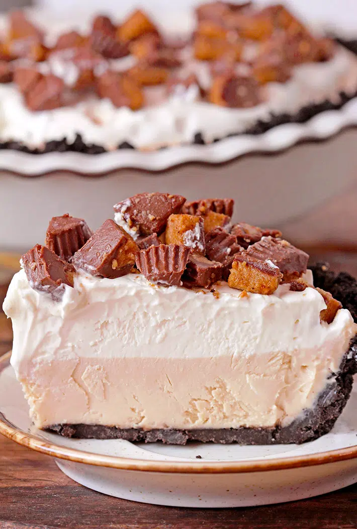 Frozen Peanut Butter Cup Pie – Oreo crust, creamy peanut butter layer, whipped cream layer, topped with chopped Reese’s peanut butter cups will be a pleasant surprise for all peanut butter fans. This frozen pie is quick and easy to prepare and it’s a real refreshment for hot summer days. However, I like to make it all year round.