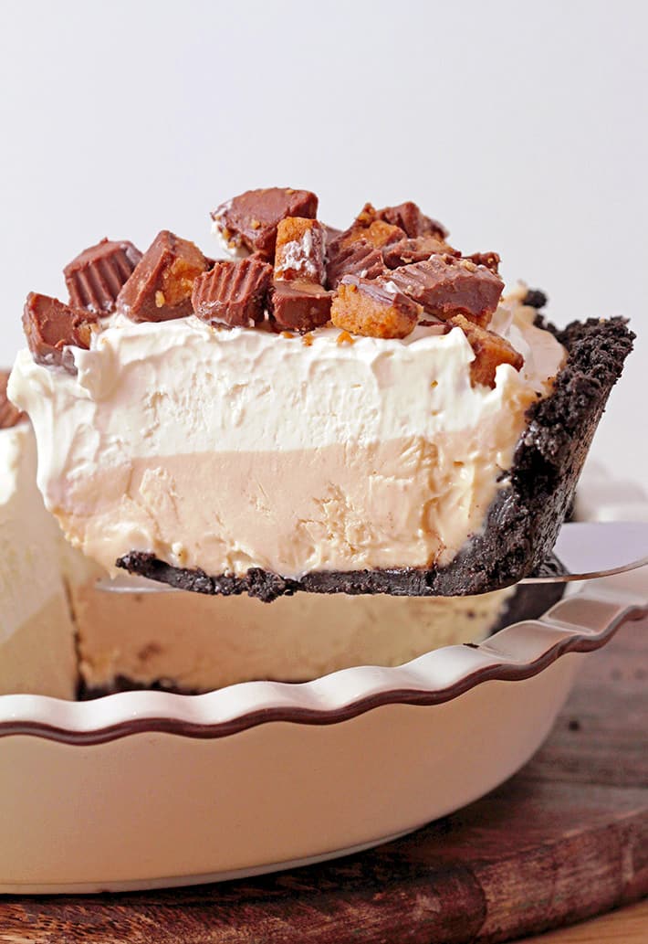 Frozen Peanut Butter Cup Pie – Oreo crust, creamy peanut butter layer, whipped cream layer, topped with chopped Reese’s peanut butter cups will be a pleasant surprise for all peanut butter fans. This frozen pie is quick and easy to prepare and it’s a real refreshment for hot summer days. However, I like to make it all year round. 