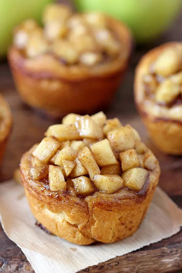 Apple Pie Cinnamon Roll Cups – made with Pillsbury refrigerated cinnamon rolls, filled with homemade apple pie filling, baked in a muffin tin are very delicious and quick and easy to prepare. They can be perfect for breakfast, brunch or as a dessert. 