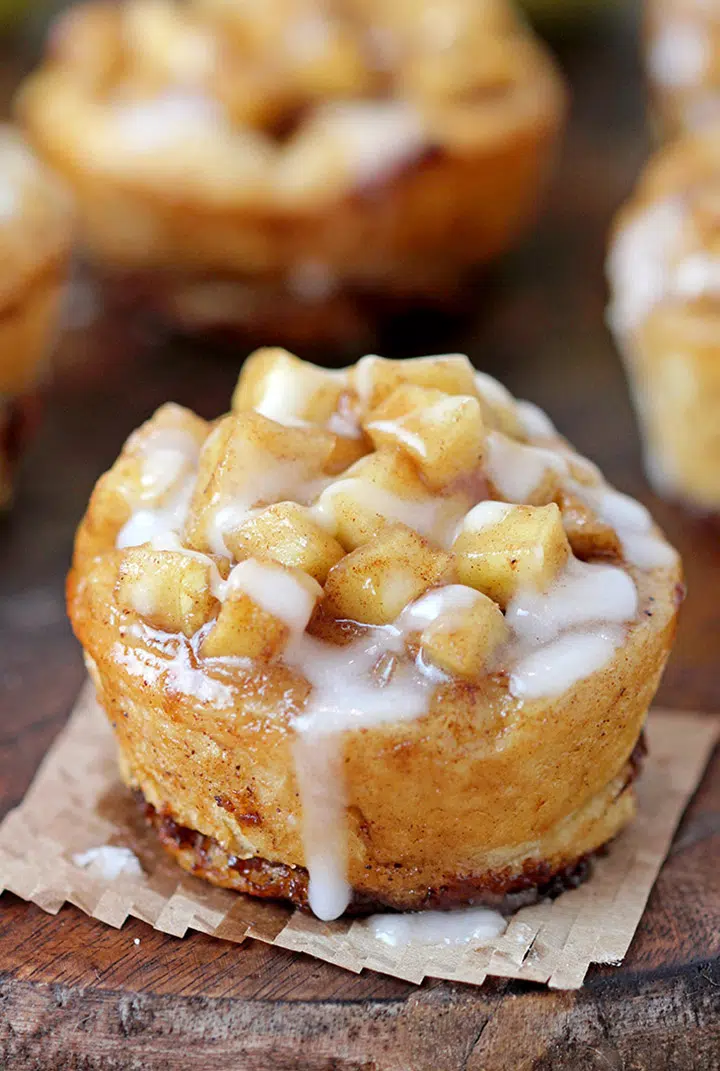 Apple Pie Cinnamon Roll Cups – made with Pillsbury refrigerated cinnamon rolls, filled with homemade apple pie filling, baked in a muffin tin are very delicious and quick and easy to prepare. They can be perfect for breakfast, brunch or as a dessert. 