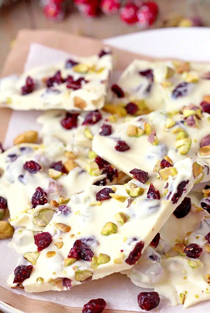 Cranberry Pistachio White Chocolate Bark – is a quick and easy Christmas dessert, ready in 30 minutes! These festive barks with green pistachios, red cranberries and white chocolate are a perfect Christmas treat. This Cranberry Pistachio White Chocolate Bark is so easy to prepare and you’ll only need 3 simple ingredients + 15 minutes of your time and 15 more minutes to set in the freezer and that’s it!