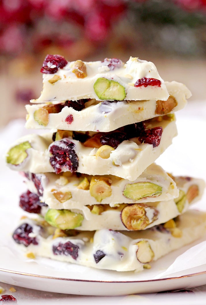 Cranberry Pistachio White Chocolate Bark – is a quick and easy Christmas dessert, ready in 30 minutes! These festive barks with green pistachios, red cranberries and white chocolate are a perfect Christmas treat. This Cranberry Pistachio White Chocolate Bark is so easy to prepare and you’ll only need 3 simple ingredients + 15 minutes of your time and 15 more minutes to set in the freezer and that’s it!