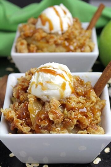 The best CARAMEL APPLE CRISP ever really deserves this name