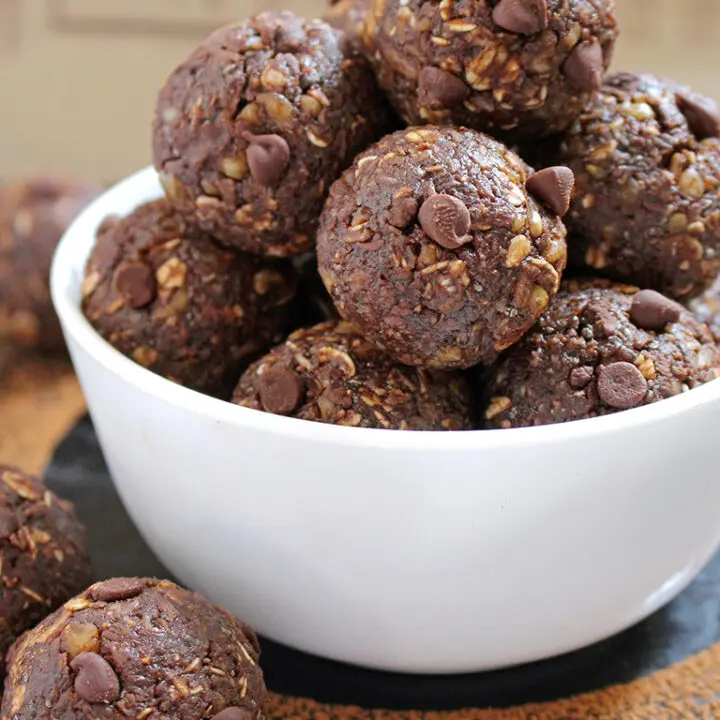 Chocolate for brunch or a snack. Sounds good? These vegan truffles are enriched with oats, banana, coconut and walnuts. I love chocolate in any possible ways.. No Bake Chocolate Energy Balls recipe.