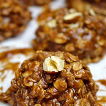 Are you a chocolate lover? Are you looking for a quick and easy treat? No Bake Chocolate Hazelnuts Cookies recipe are just what you need..