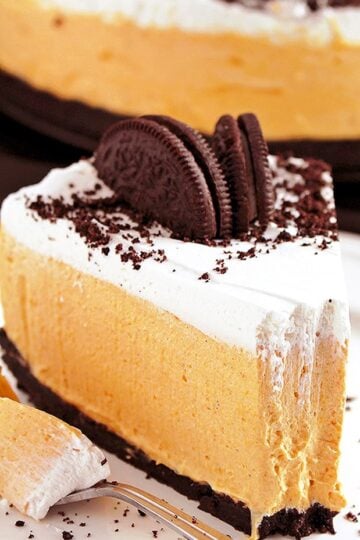 Easy No Bake Pumpkin Oreo Cheesecake so perfect for holidays and special occasions. Oreo crust, rich pumpkin cheesecake filling and whipping cream topping. Great homemade festive dessert!