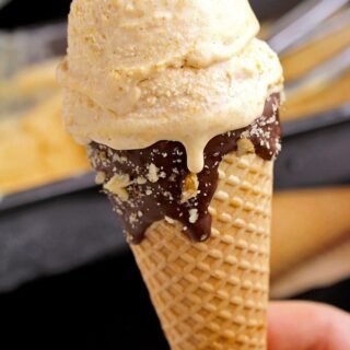 Fall days are coming one after another. We are slowly stepping into the late fall… The colors of the fallen leaves are slowly changing from golden to brown, until there isn´t any… Pumpkin Ice Cream in Chocolate Covered Cones.