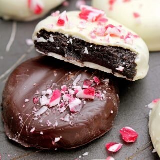 Candy Cane Chocolate Oreo Bites.. So, the story goes on.. Yes, I am talking about Christmas holidays and New Year‘s Eve. Holiday fever has already begun