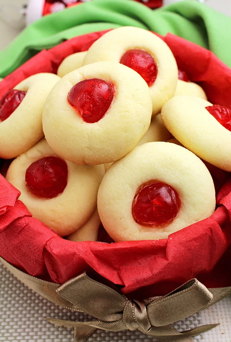 Holiday Maraschino Cherry Shortbread Cookies… Christmas, New Year, Santa Claus, Christmas Tree, Cookies… everything is about holidays these days. I am super excited and I can‘t wait to spend the holidays with my family.  We have already started preparing and, as you know, I especially enjoy making Christmas cookies.