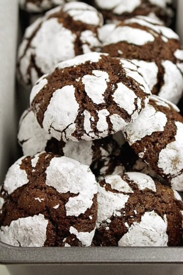 Christmas Chocolate Crinkle Cookies recipe, with a dash of fresh orange juice… 16, 15, 14… days left till Christmas. Everything is about holidays these days!