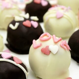 Valentine‘s Raspberry Chocolate Truffles – special recipe for a special occasion – Valentine‘s Day. Everything is about love then. Prepare a surprise for your loved ones and show how much you care