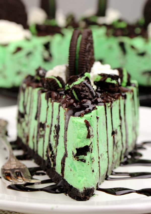 Easy No Bake Oreo Mint Cheesecake IMG_3128 Easy No Bake Oreo Mint Cheesecake