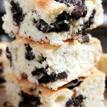 Oreo Cream Cheese Bars – delicious bars made of Oreo cookies and cream cheese that I love. They are light and not too sweet, just perfect for my family and me ♥