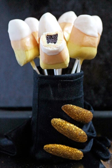 Only three ingredients are enough to make Halloween Candy Corn Oreo Pops. Super easy, no bake recipe. Are you ready for the Halloween party? October 31st is getting closer.