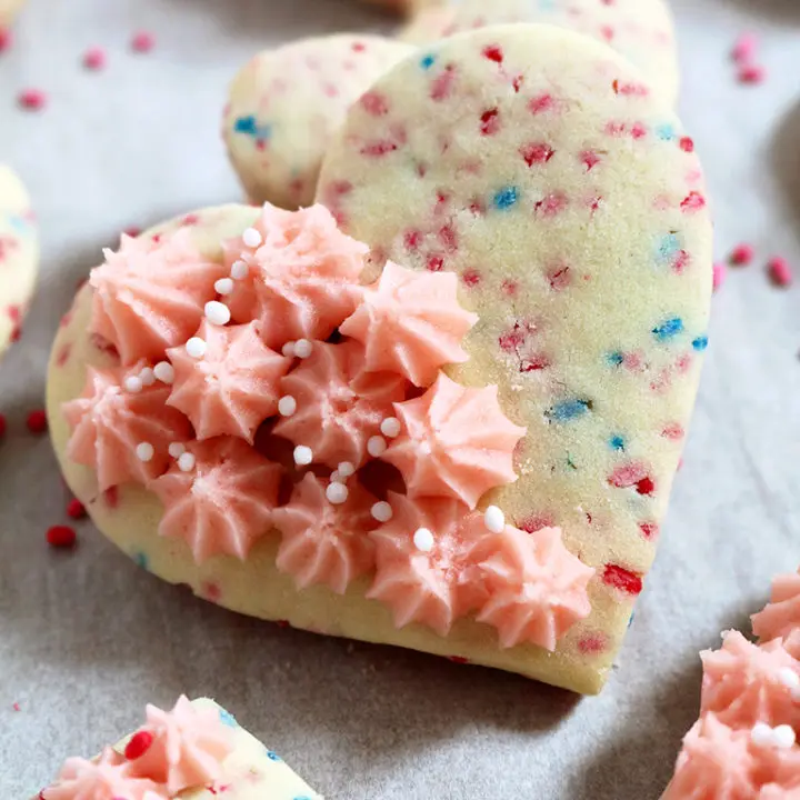 Valentine’s Sugar Cookies with Vanilla Buttercream Frosting are a perfect choice if you wish to make your Valentine’s Day sweeter and surprise your loved ones ♥