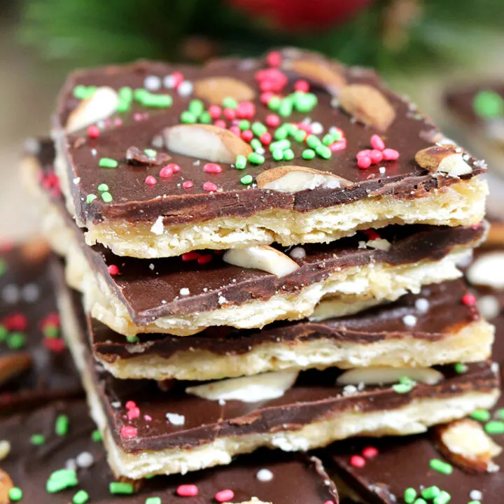 Easy Christmas Crack Saltine Toffee