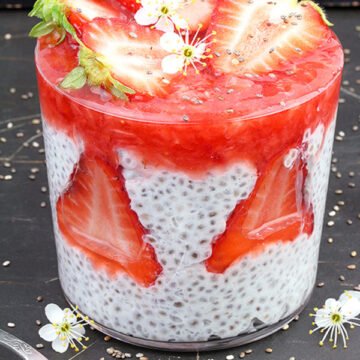 Strawberry Chia Seed Pudding is super quick and simple recipe for healthy and delicious meal. Chia pudding is a great choice for all those who try to have a healthy diet ♥