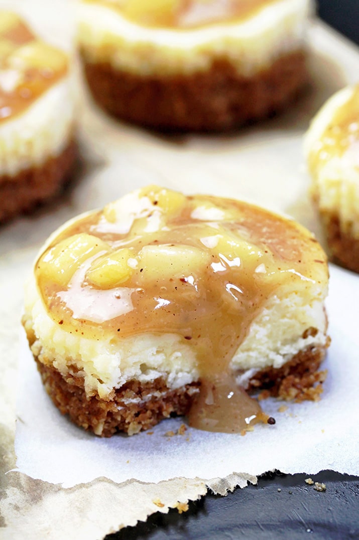 Caramel Apple Mini Cheesecake – delicious mini cheesecake with caramel topping and apples just perfect for fall days.