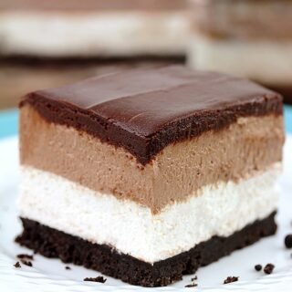 Easy No Bake Nutella Cheesecake Bars – quick and perfectly creamy cream cheese and Nutella dessert, with Oreo base and chocolate ganache.