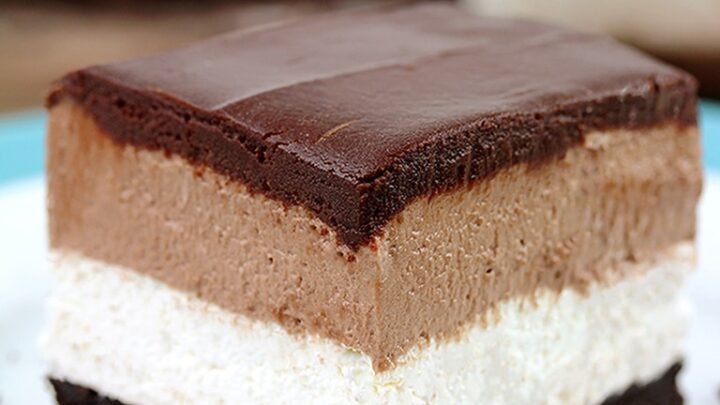 Easy No Bake Nutella Cheesecake Bars – quick and perfectly creamy cream cheese and Nutella dessert, with Oreo base and chocolate ganache.