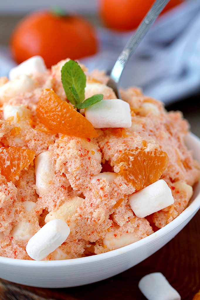 Creamsicle Orange Cheesecake Fluff Salad – this refreshing quick and easy salad is one of my favorite desserts. Cream cheese, Greek yogurt, orange juice and cool whip make this salad so creamy. Marshmallow melts in your mouth and tangerines make it refreshing.