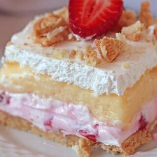 No Bake Strawberry Lush – is a layered dessert with golden Oreo crust and creamy layers of strawberry cheesecake and vanilla pudding, topped with whipped cream, crushed golden Oreos and strawberries. Its taste is just divine.