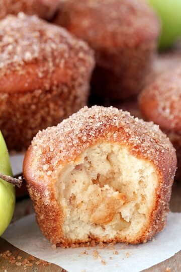 Cinnamon Sugar Apple Muffins – soft muffins full of juicy apples, coated in brown sugar and cinnamon, make a perfect breakfast. It´s a right recipe at a right time – ideal for apple season.