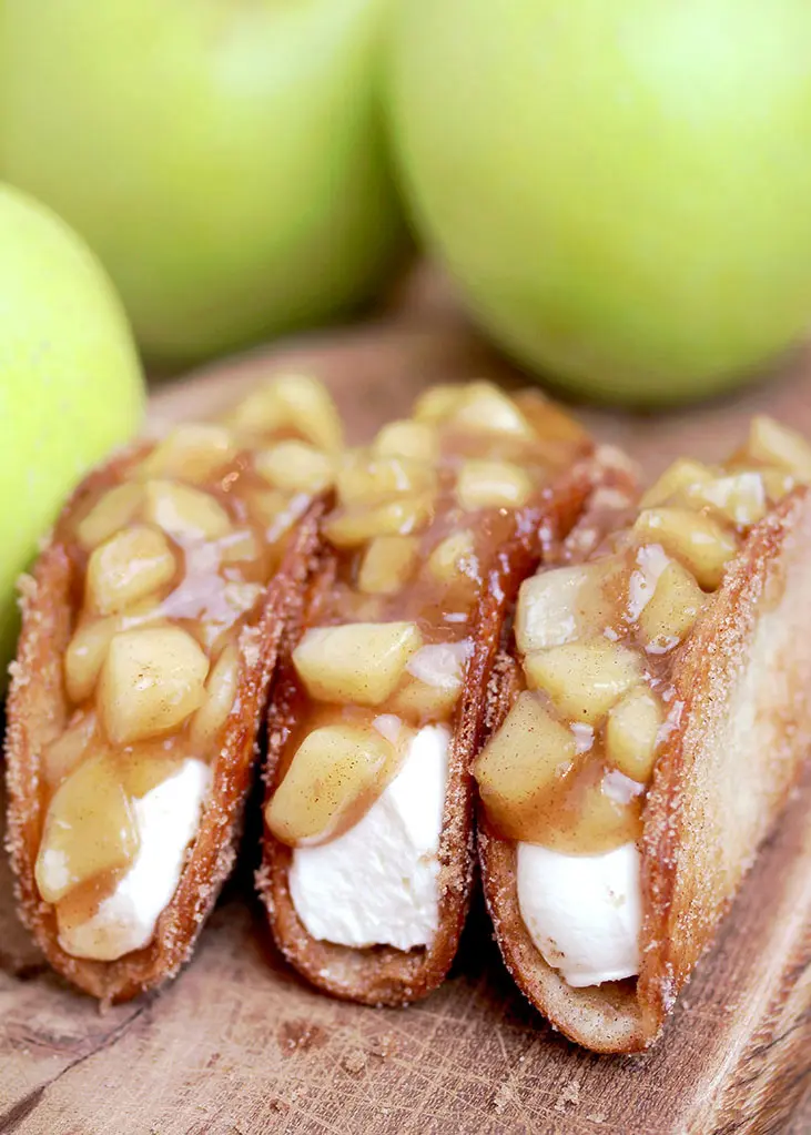 Apple Cheesecake Tacos – crunchy cinnamon sugar tortilla shells, crammed with cheesecake filling and included with home made apple pie filling are merely perfect. This very tasty dessert is best for upcoming fall days.