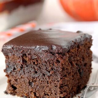 Easy Chocolate Pumpkin Cake With Chocolate Ganache – this extra moist chocolate, pumpkin cake, topped with chocolate ganache is a perfect fall treat.