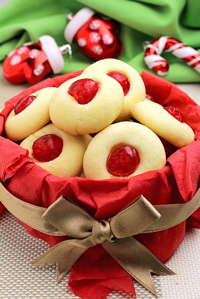 Holiday Maraschino Cherry Shortbread Cookies | Sweet Spicy Kitchen