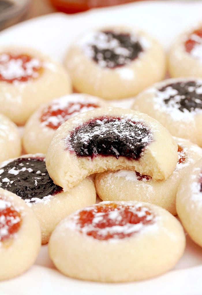 Jam Thumbprint Cookie Recipe – these quick and easy, simple, old – fashioned thumbprint cookies, that are made from a few simple ingredients and have jam inside, are the Christmas cookies that mustn’t be forgotten