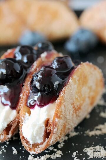 Blueberry Cheesecake Tacos – this is a recipe for very tasty dessert tacos. If you ask me, crunchy tortilla shells, filled with cheesecake filling and topped with homemade blueberry sauce make a perfect dessert.